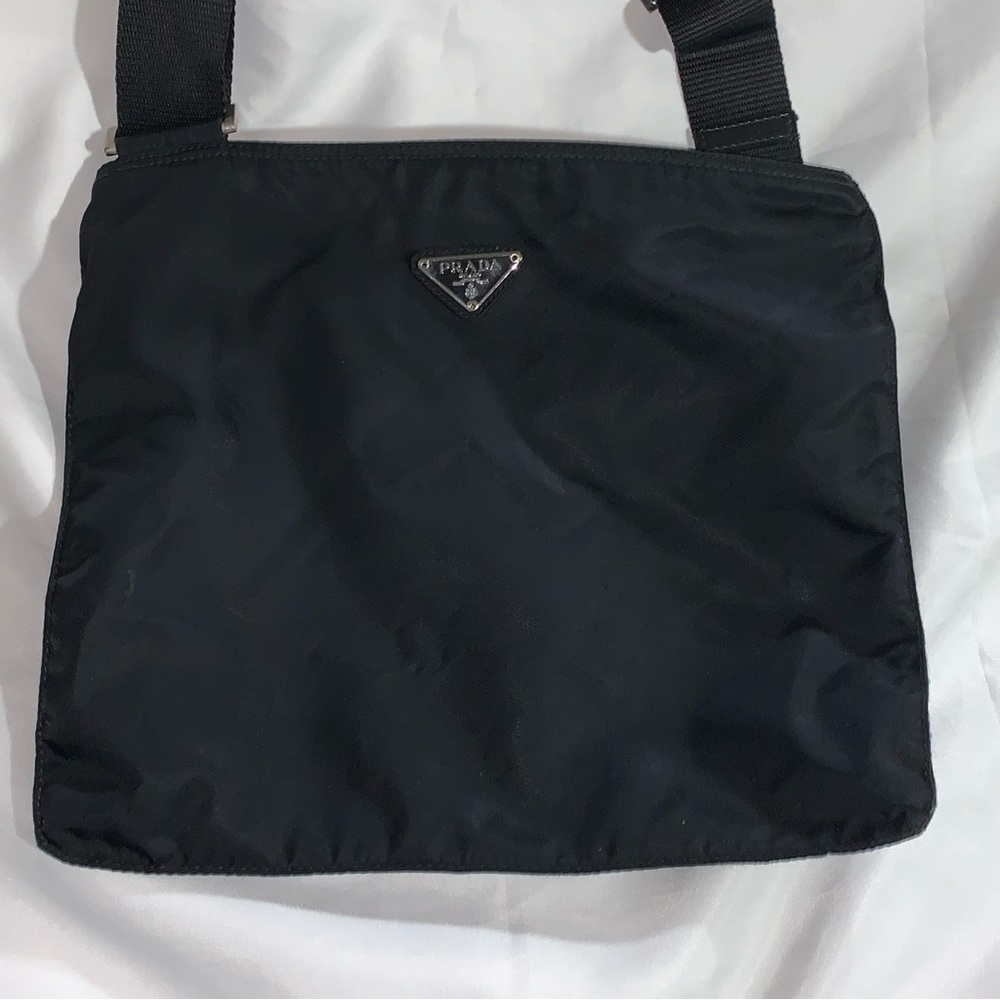 PRADA nero black TESSUTO nylon zip top CROSSBODY messenger BAG - Picture 4 of 14